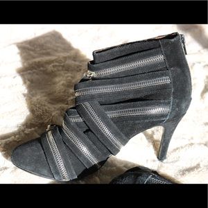 Akira Black Stiletto Heels w zipper detail size 39